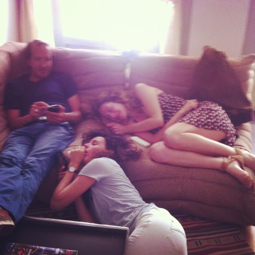 Des nouvelles de la maison. Des nouvelles de la maison.