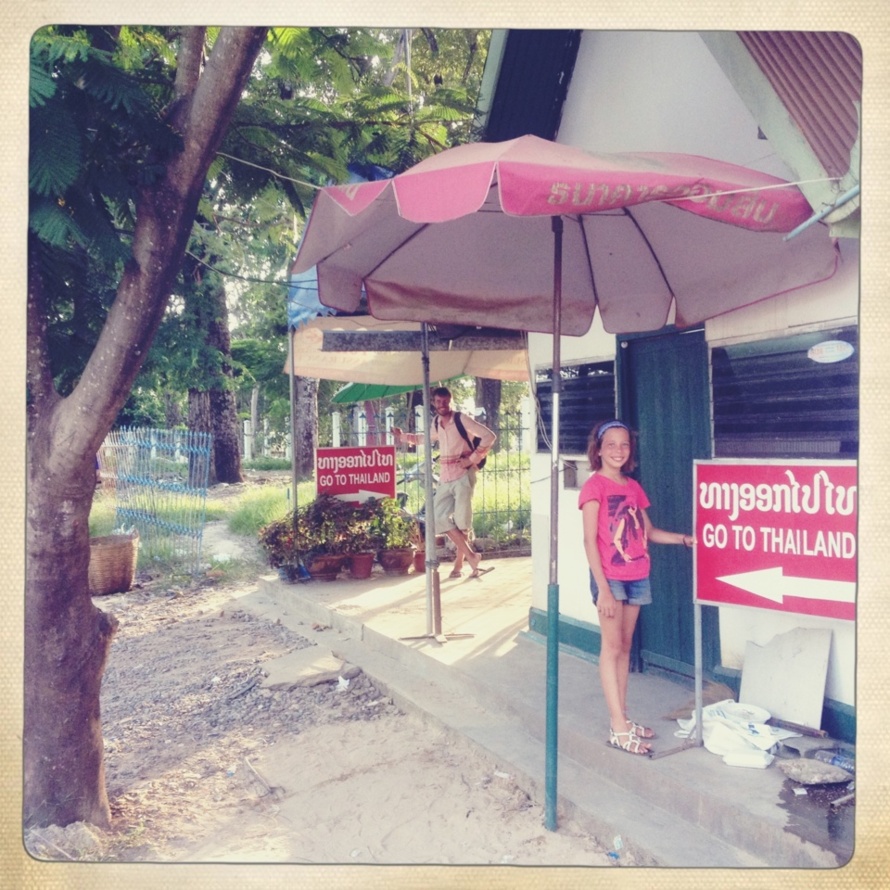 Le Mékong, camarade, c'est un fleuve comme une palette de peintre. Le Mékong, camarade, c'est un fleuve comme une palette de peintre.