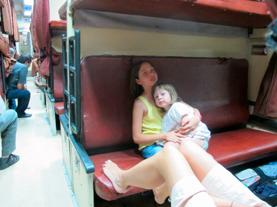 Le train, l'automobile du pauvre. Le train, l'automobile du pauvre.