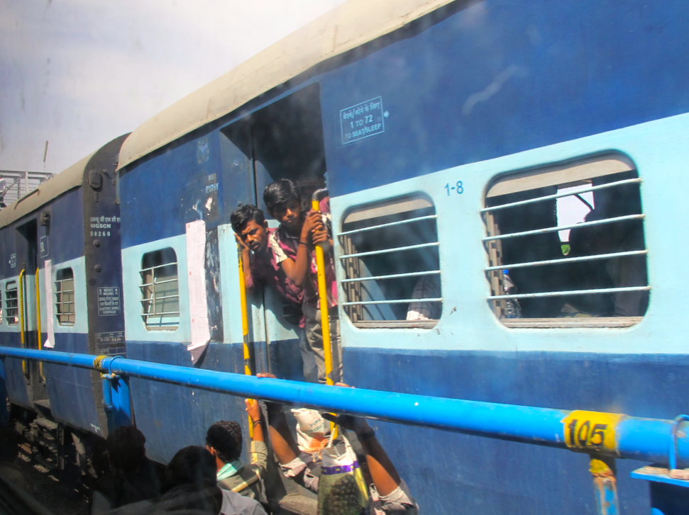 Le train, l'automobile du pauvre. Le train, l'automobile du pauvre.
