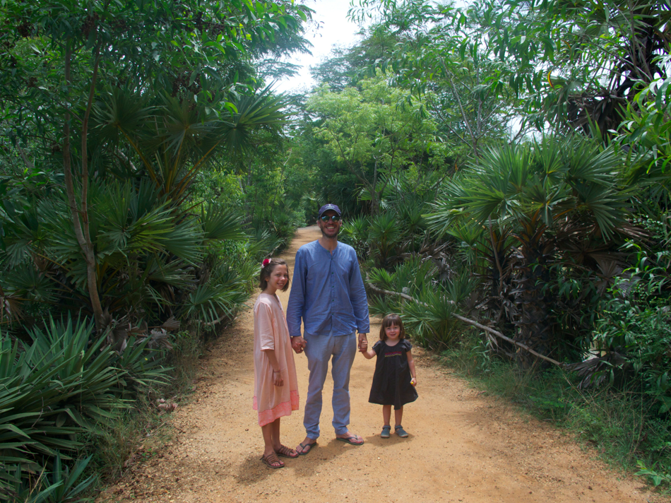 Auroville, Et la Mère créa l'Homme Nouveau Auroville, Et la Mère créa l'Homme Nouveau