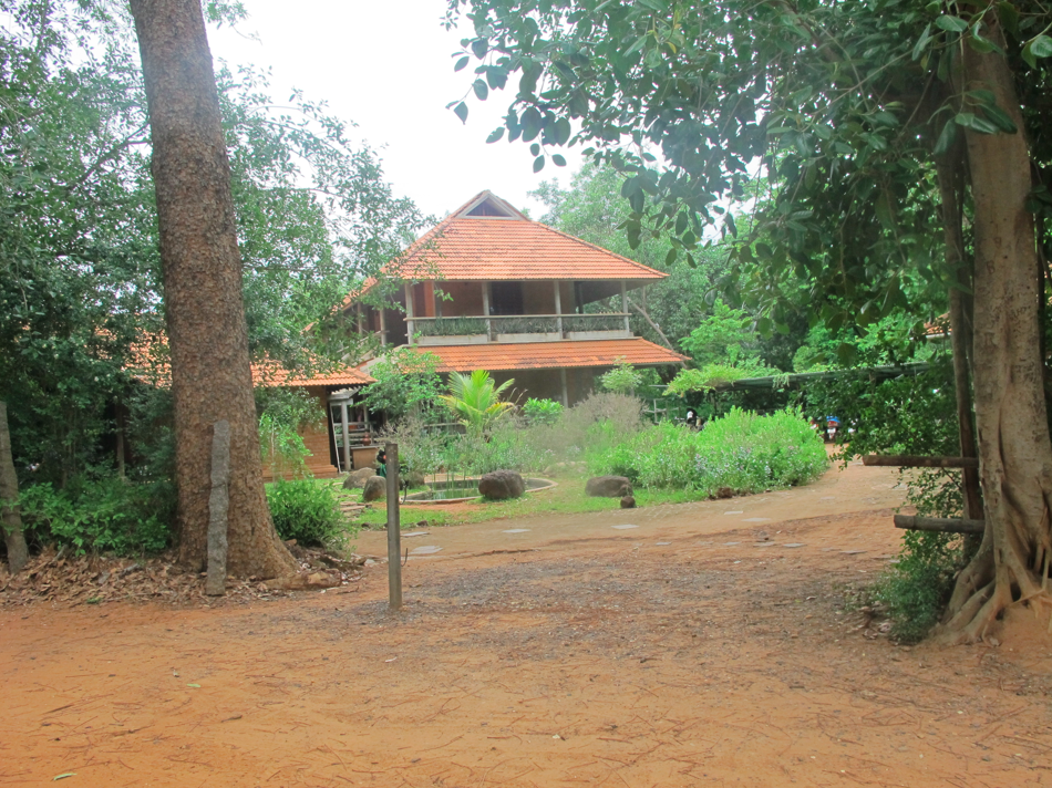 Auroville, Et la Mère créa l'Homme Nouveau