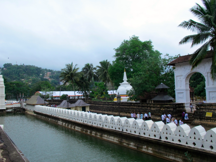 Bouddha en pièces détachées.