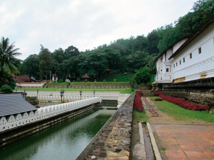 Bouddha en pièces détachées. Bouddha en pièces détachées.
