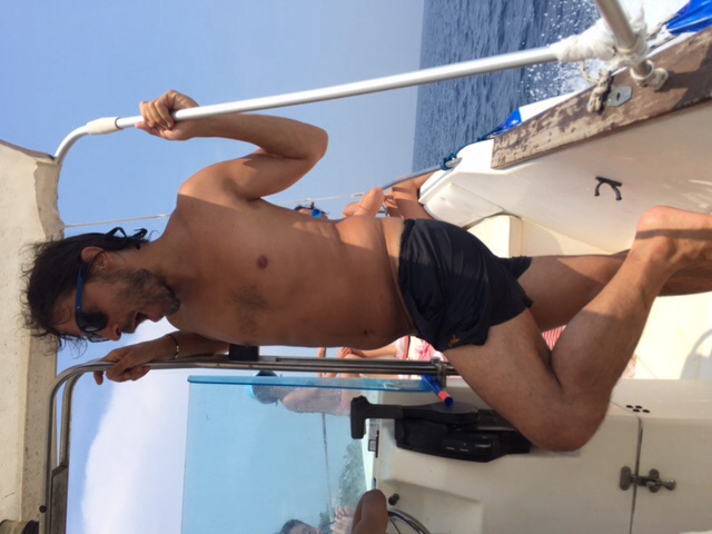 Sous les oliviers ... La mer  Sous les oliviers ... La mer