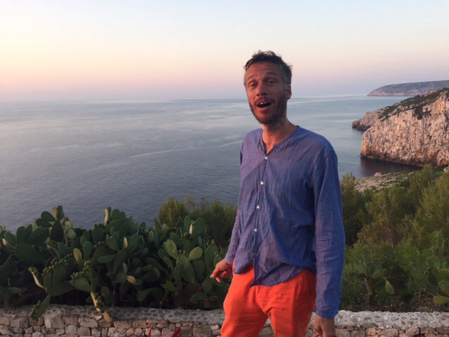 Sous les oliviers ... La mer  Sous les oliviers ... La mer